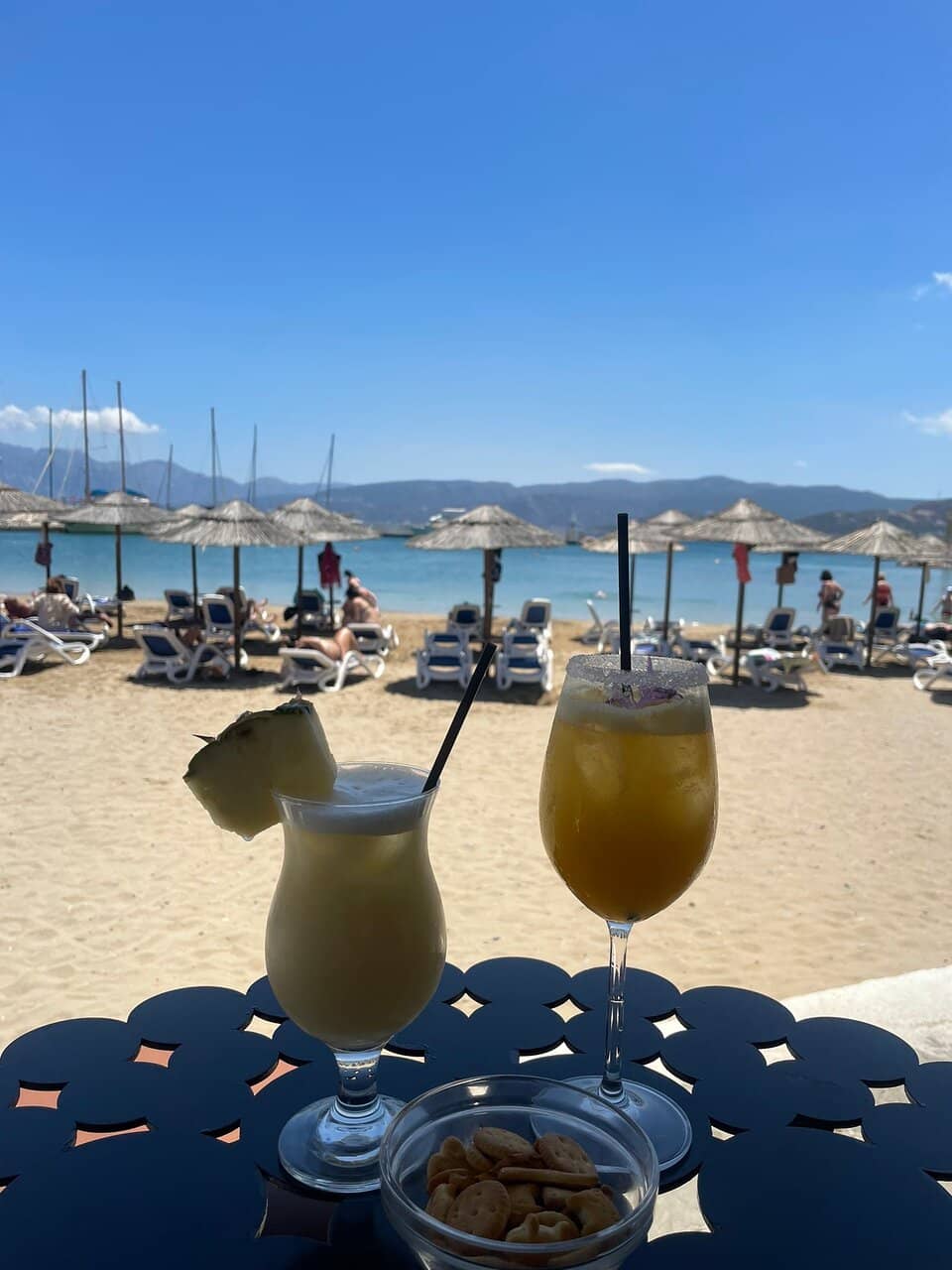 Beachfront Dining & Drinks