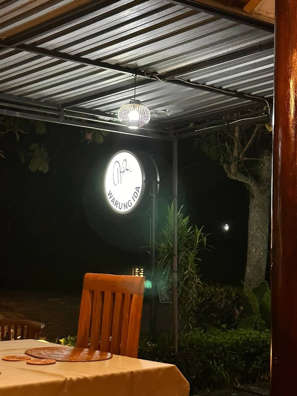 Personalized Service and Complimentary Gifts