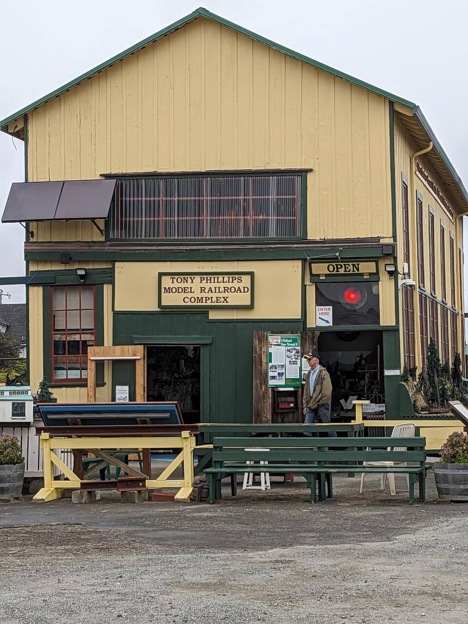 Intricate Model Railroads