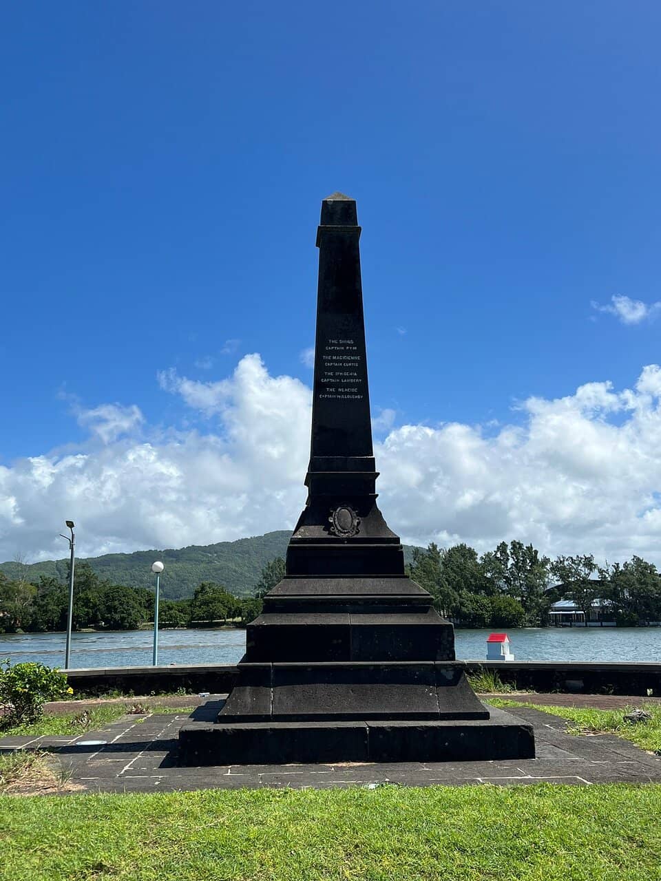 Local Food Stalls & Markets