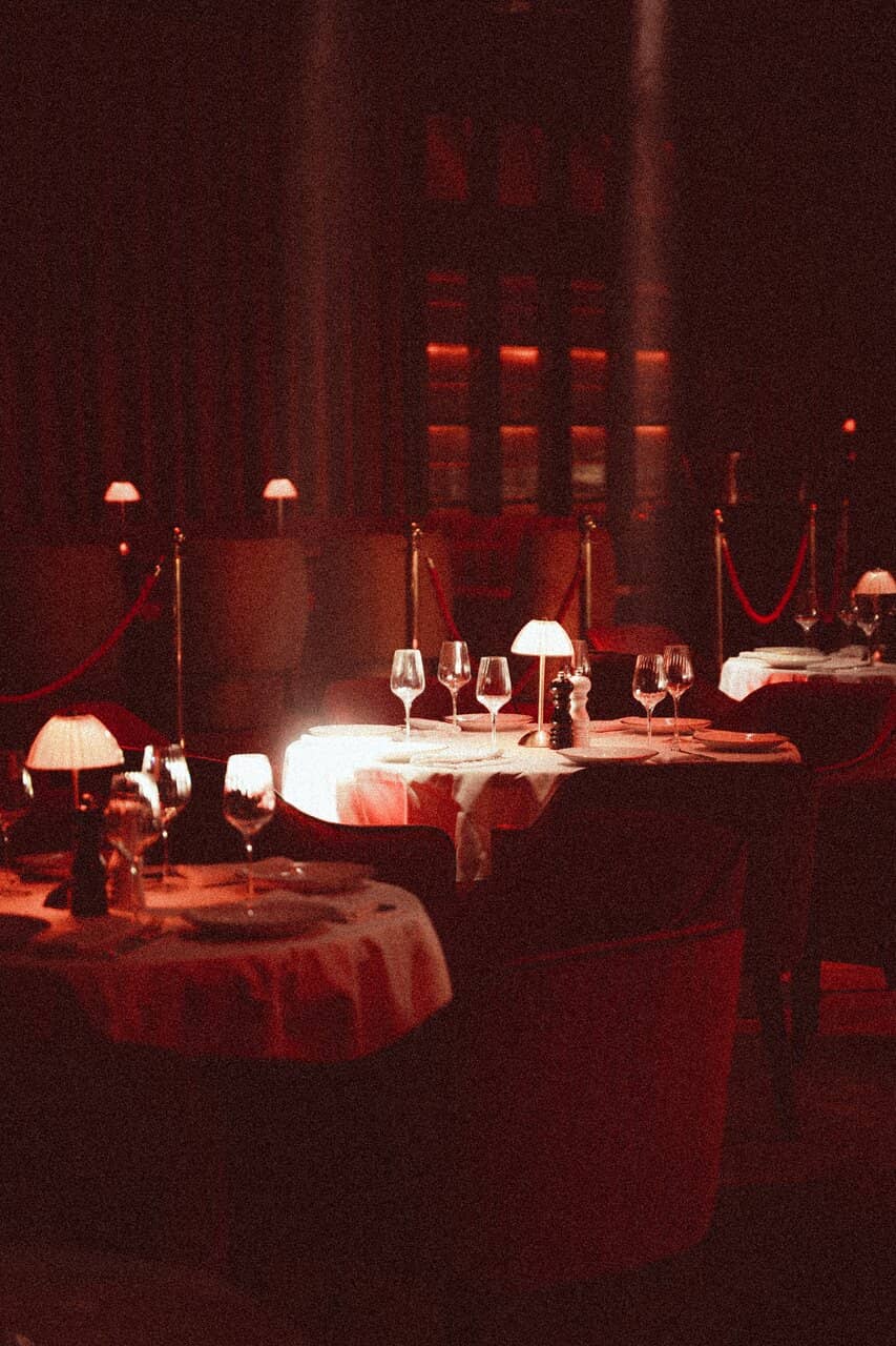 Elegant Ambiance & Decor