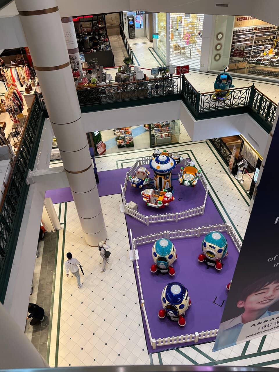 Fashion Boutiques & Home Decor