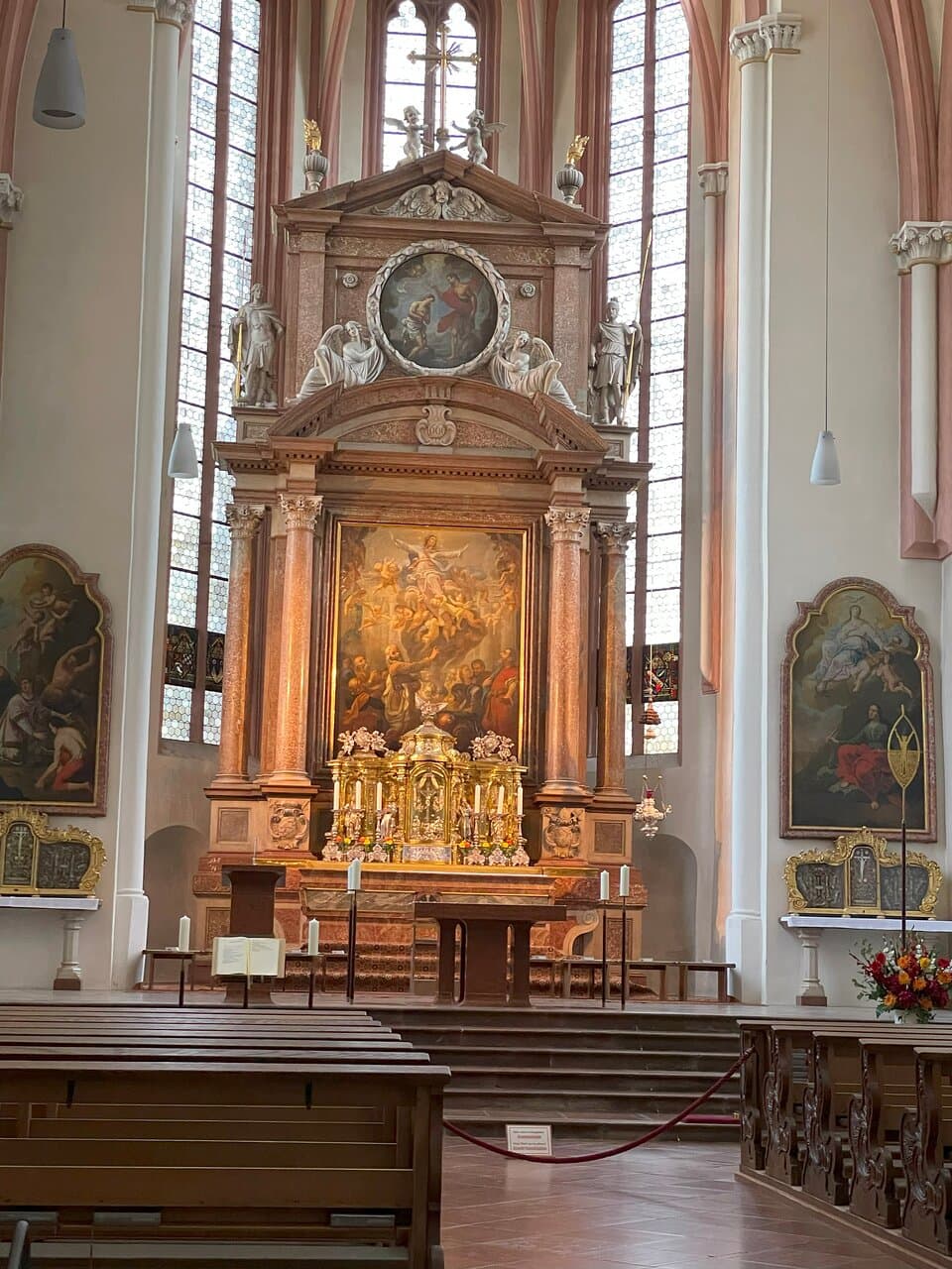 Stiftskirche St. Peter und Johannes der Täufer - main altar