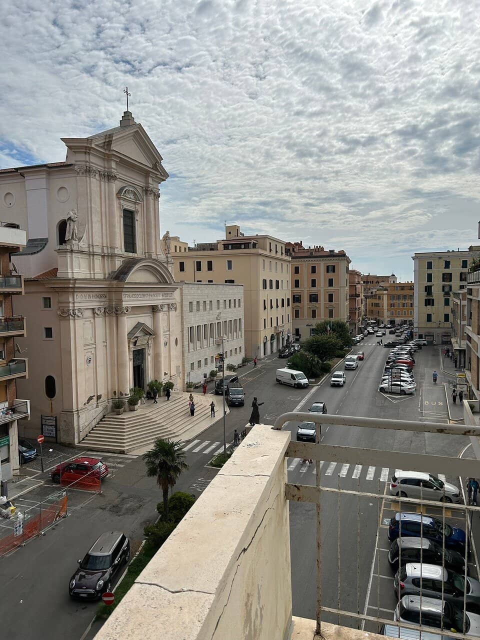 Central Livorno Location