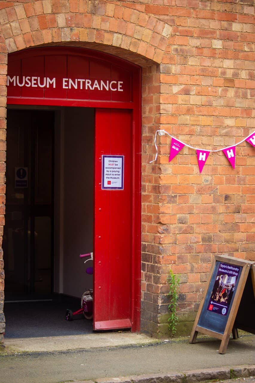 Knowledgeable Volunteer Guides