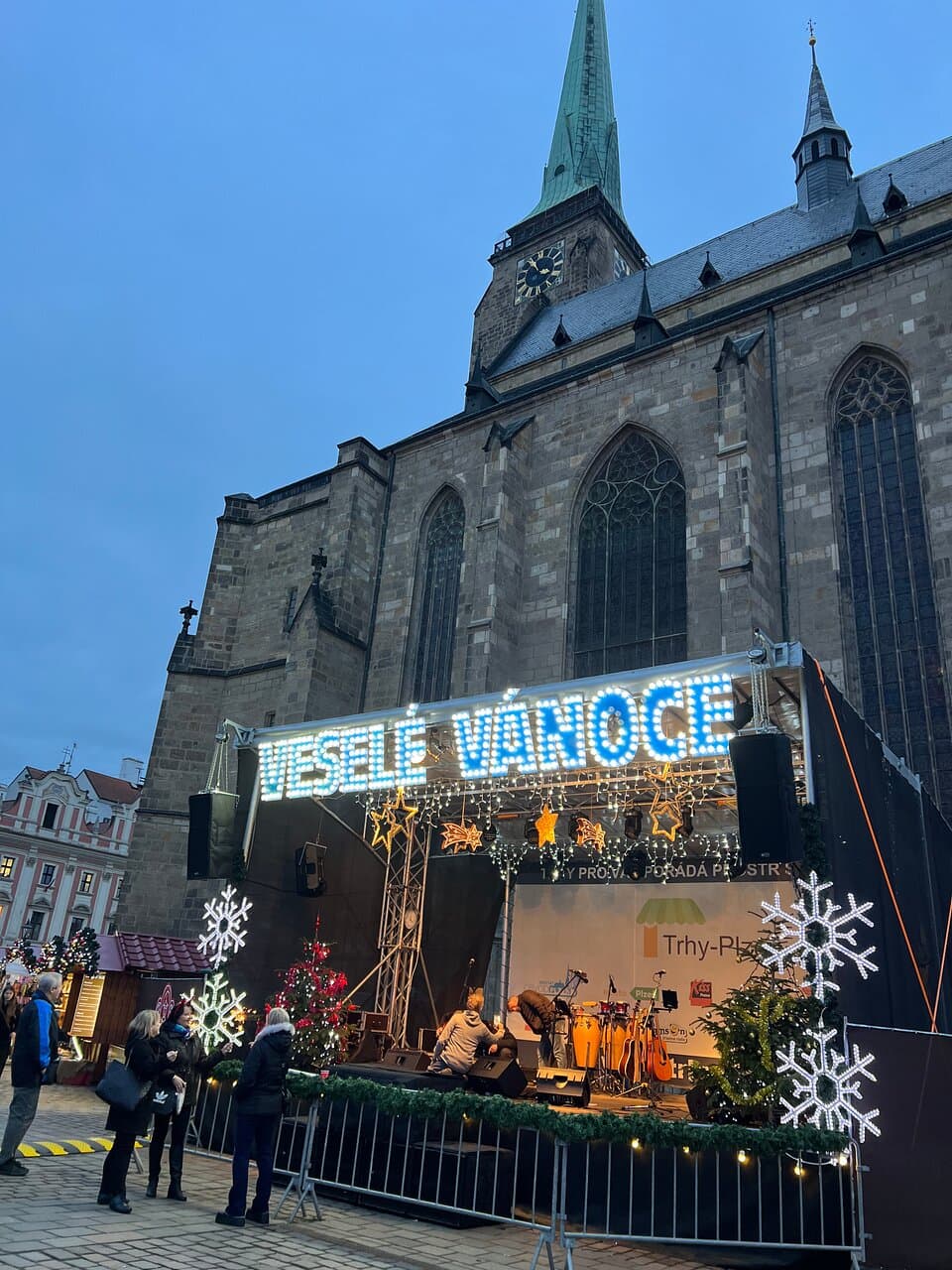 Live music in front of the cathedral