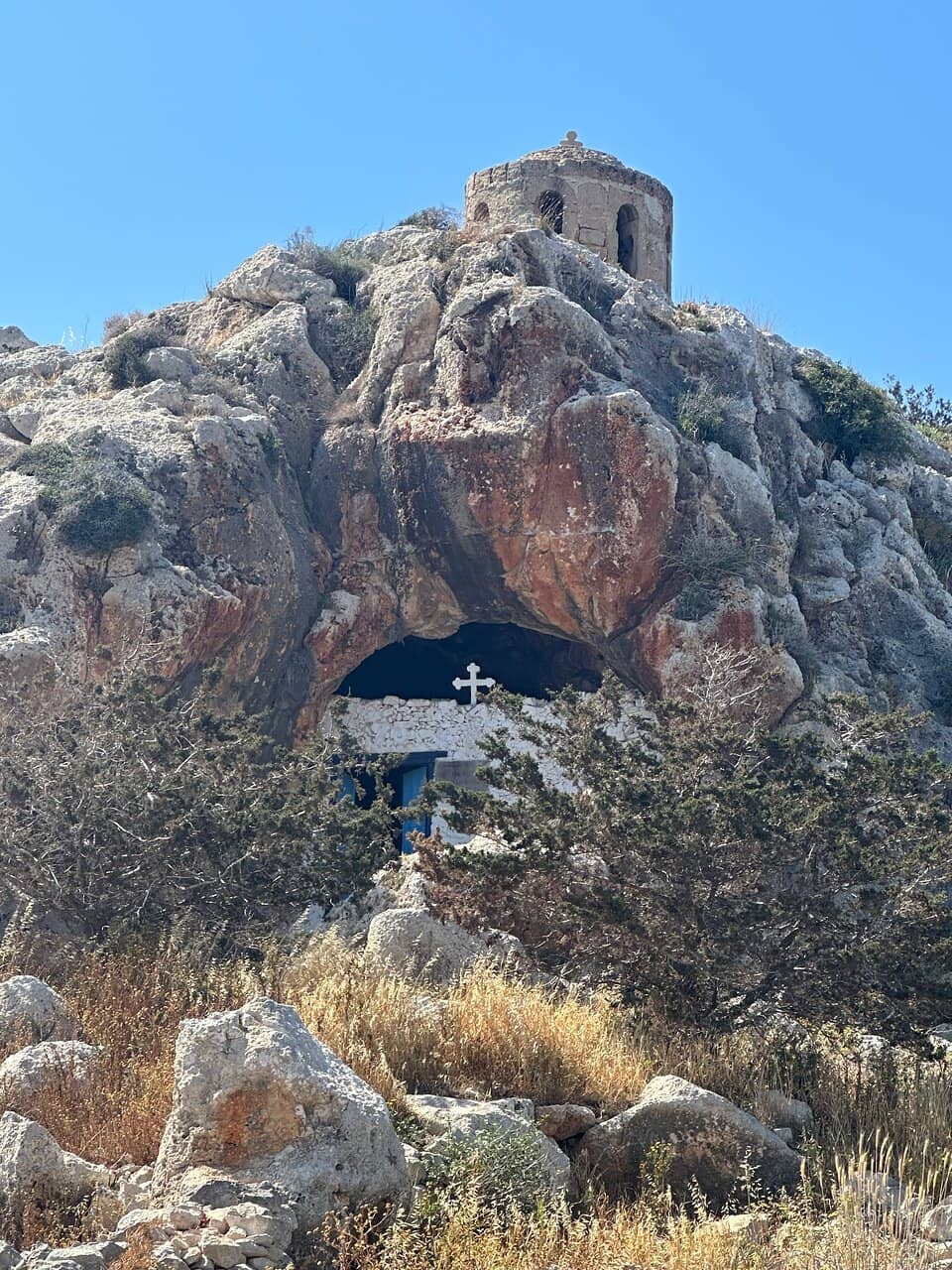 Panoramic Hillside Views