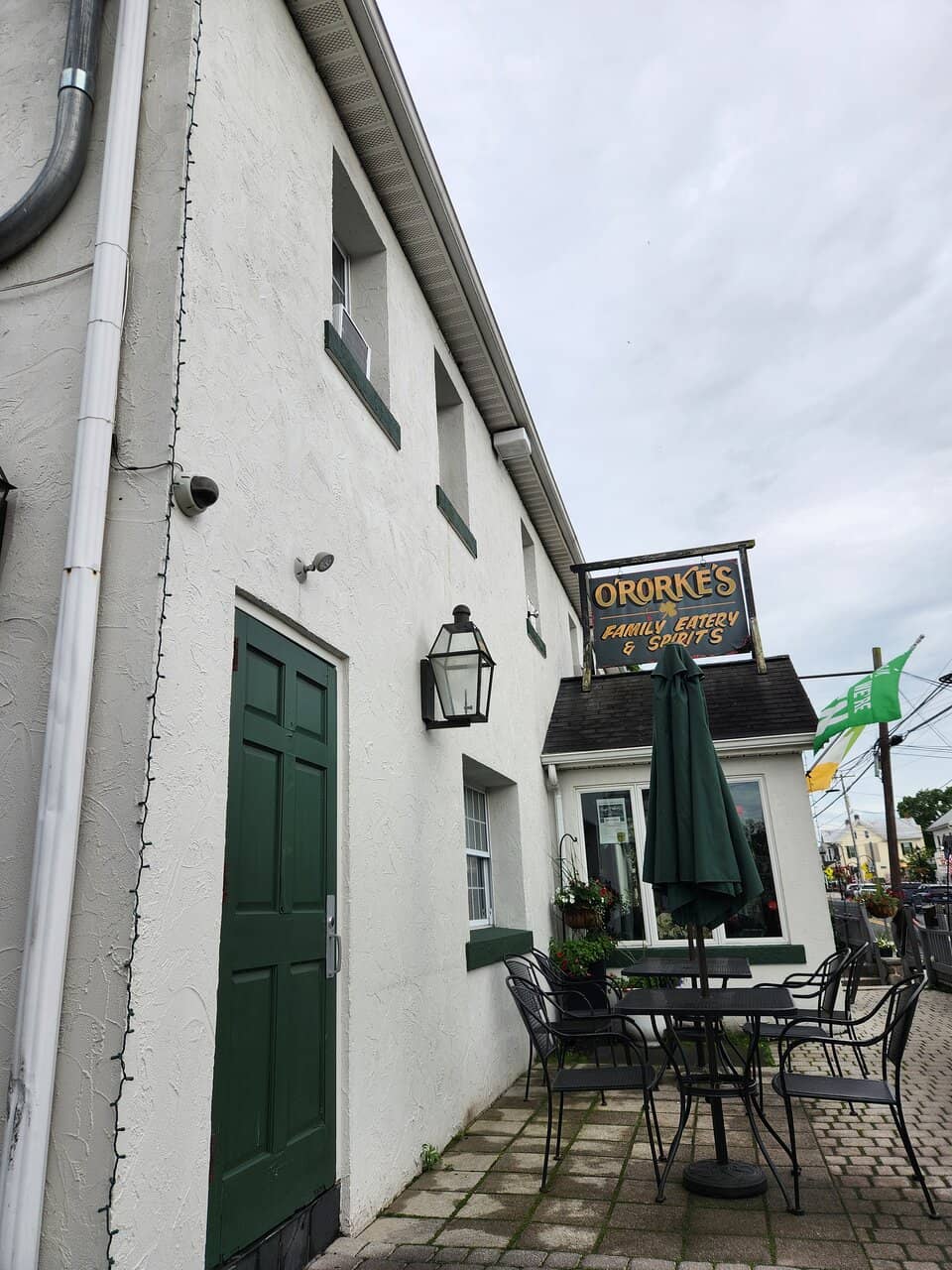 Charming Steinwehr Avenue Patio