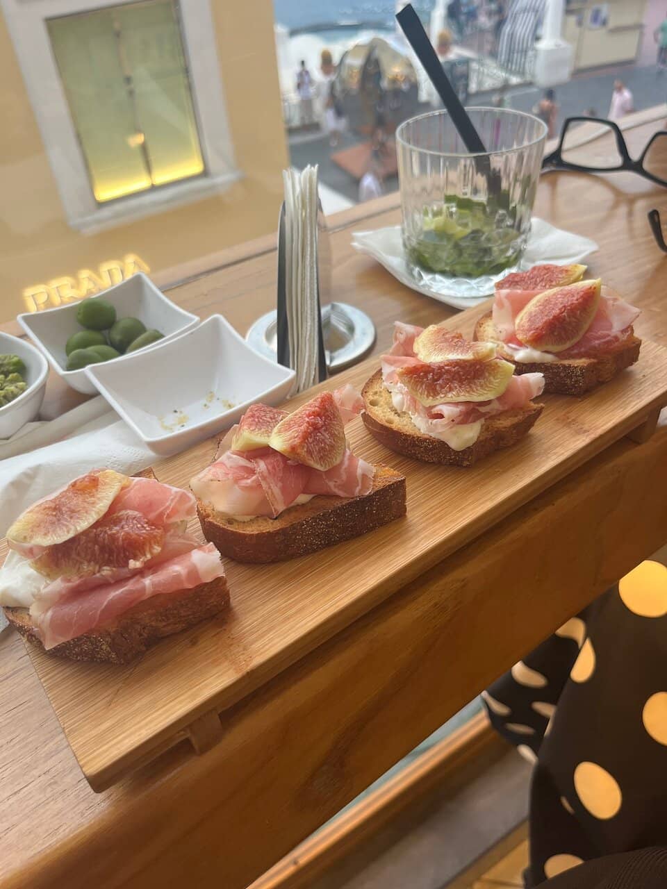 Personalized Service and Delicacies