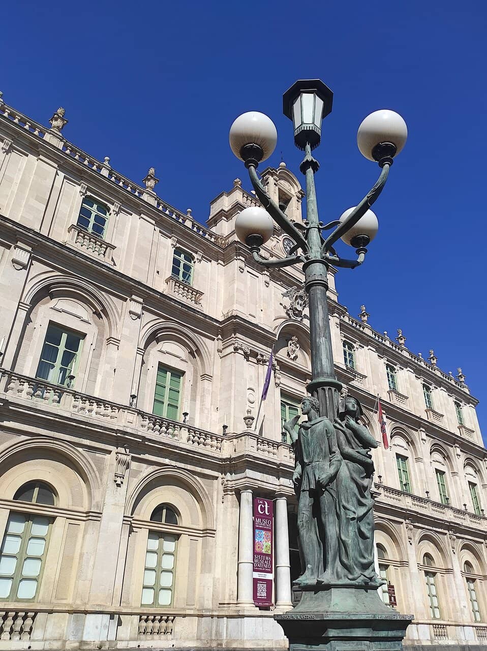 The Four Legendary Lampposts