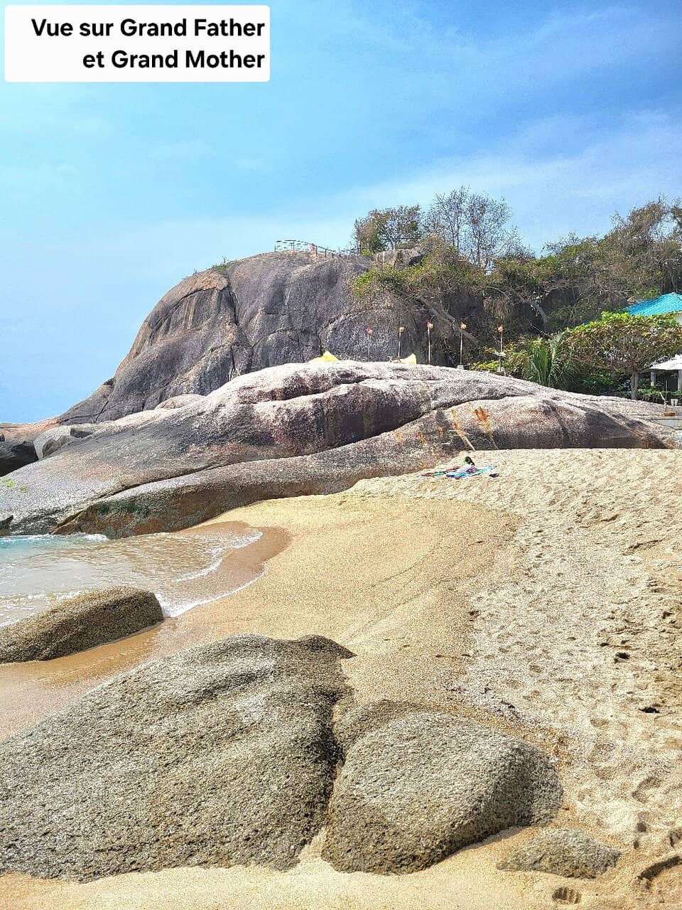 Beachfront Dining & Lounging