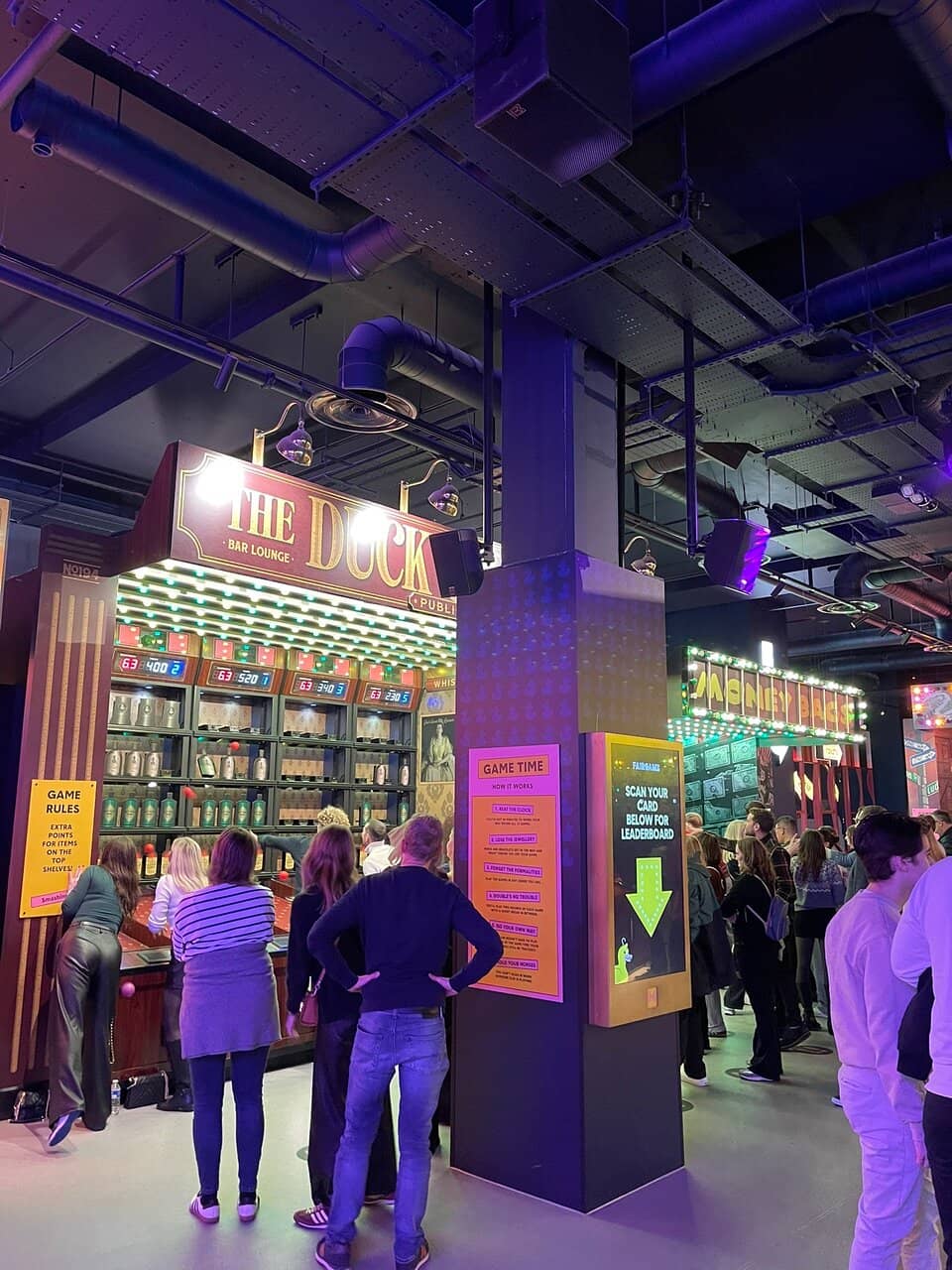 Lively DJ & Atmosphere