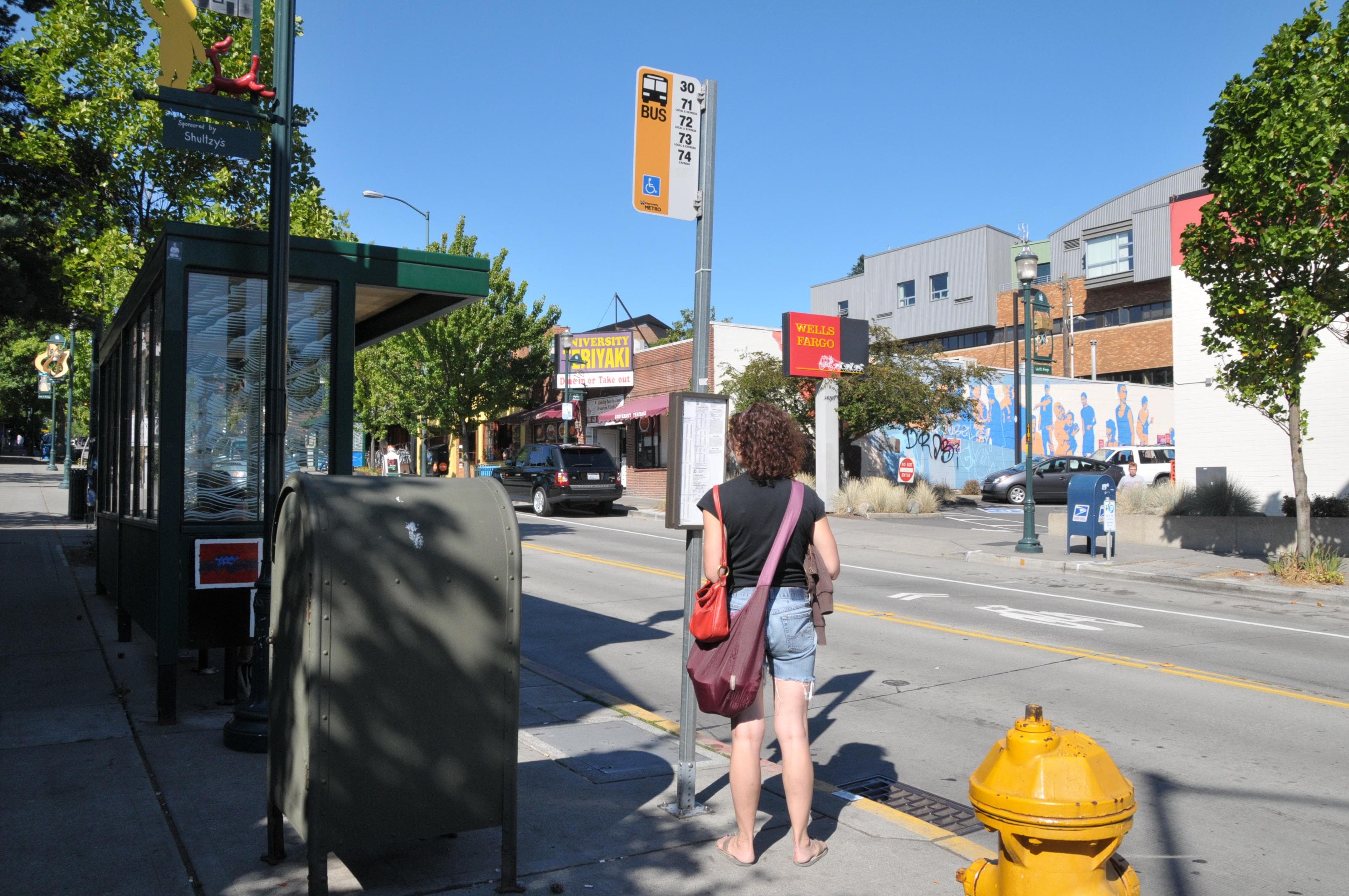 学生街の入口付近にあるバス停