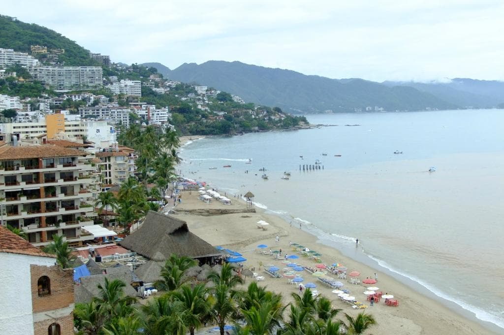 Playa Los Muertos, looking south