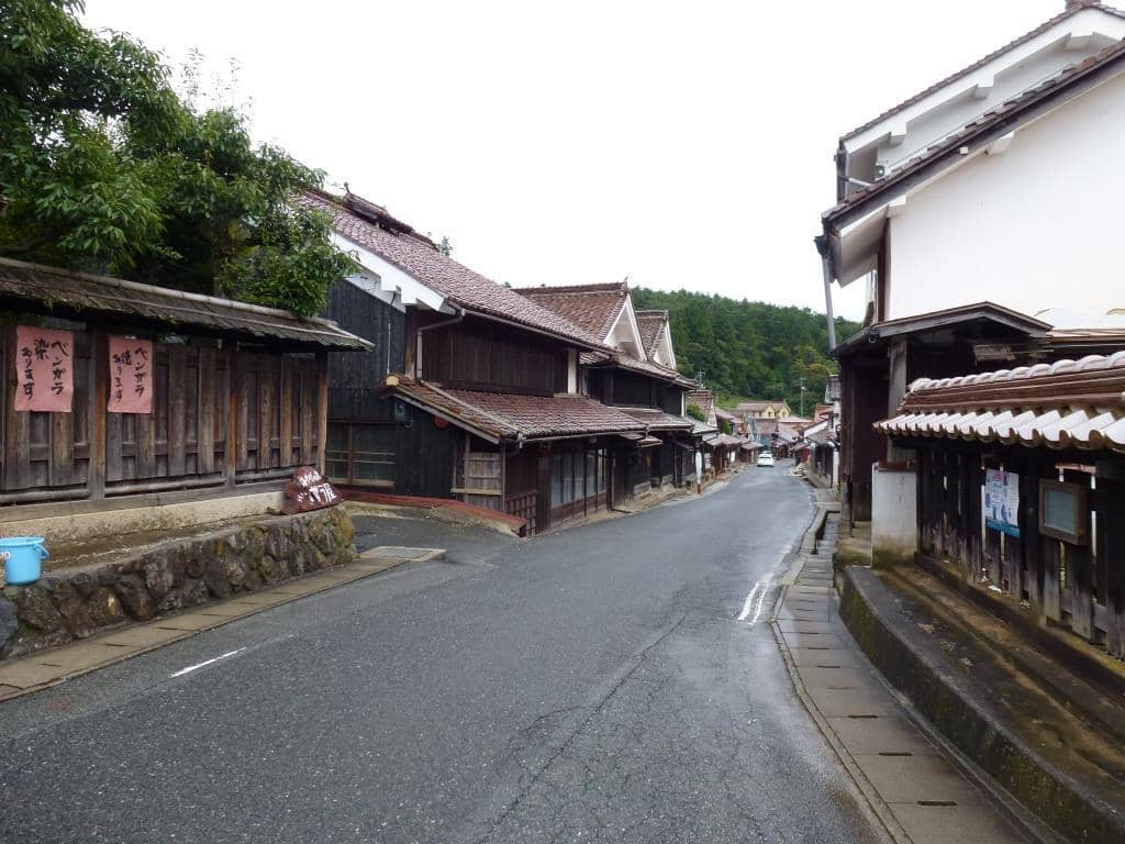 Bengara-Coated Streets