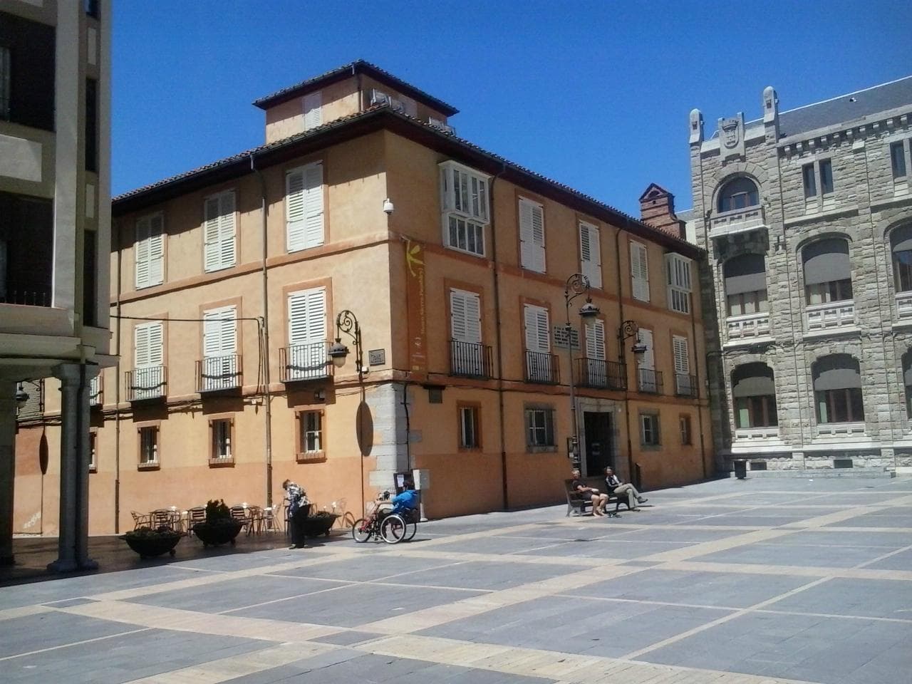 Vista general del edificio enfrente de la Catedral