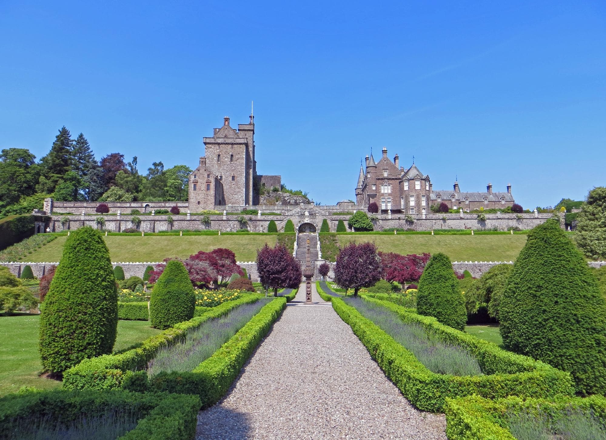 What stunning gardens!