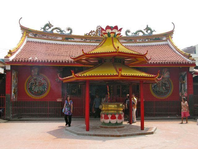 Petak Sembilan Chinese buddhist temple