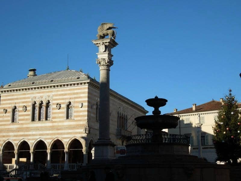 Venetian-Gothic Facade
