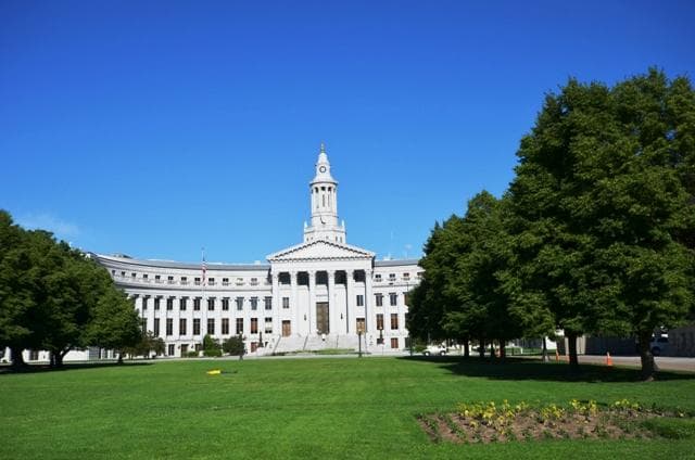 Le Denver City and Country Court