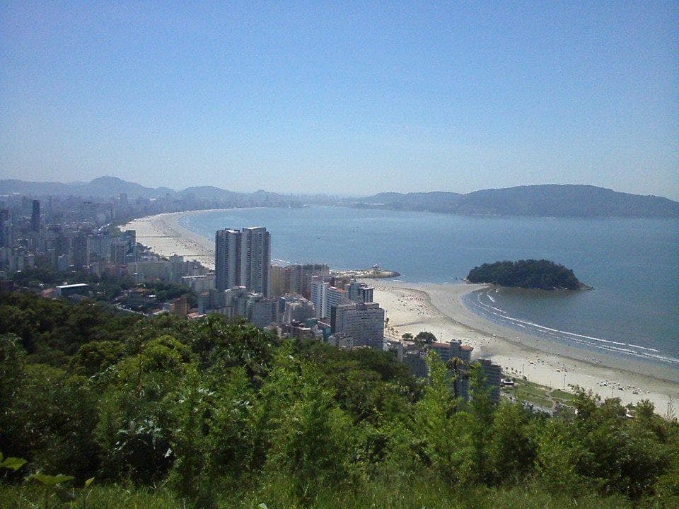 há ,,,,,,,,,,,,,lugar bonito mas tambem mais acabado ainda