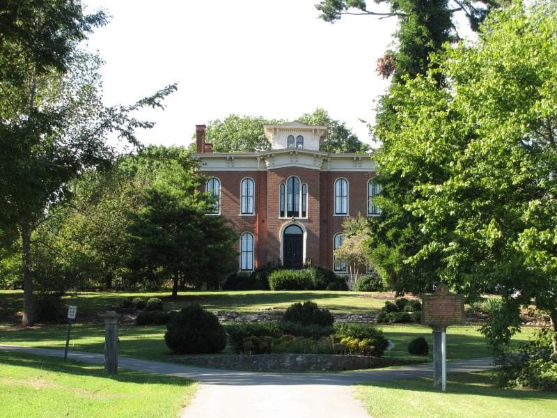 Riverview from front driveway