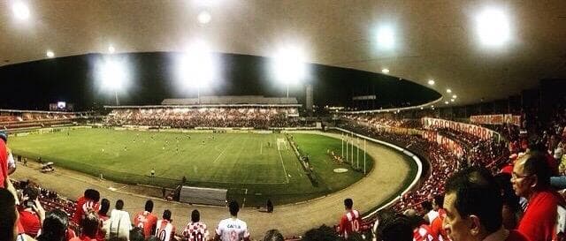 Estádio durante jogo