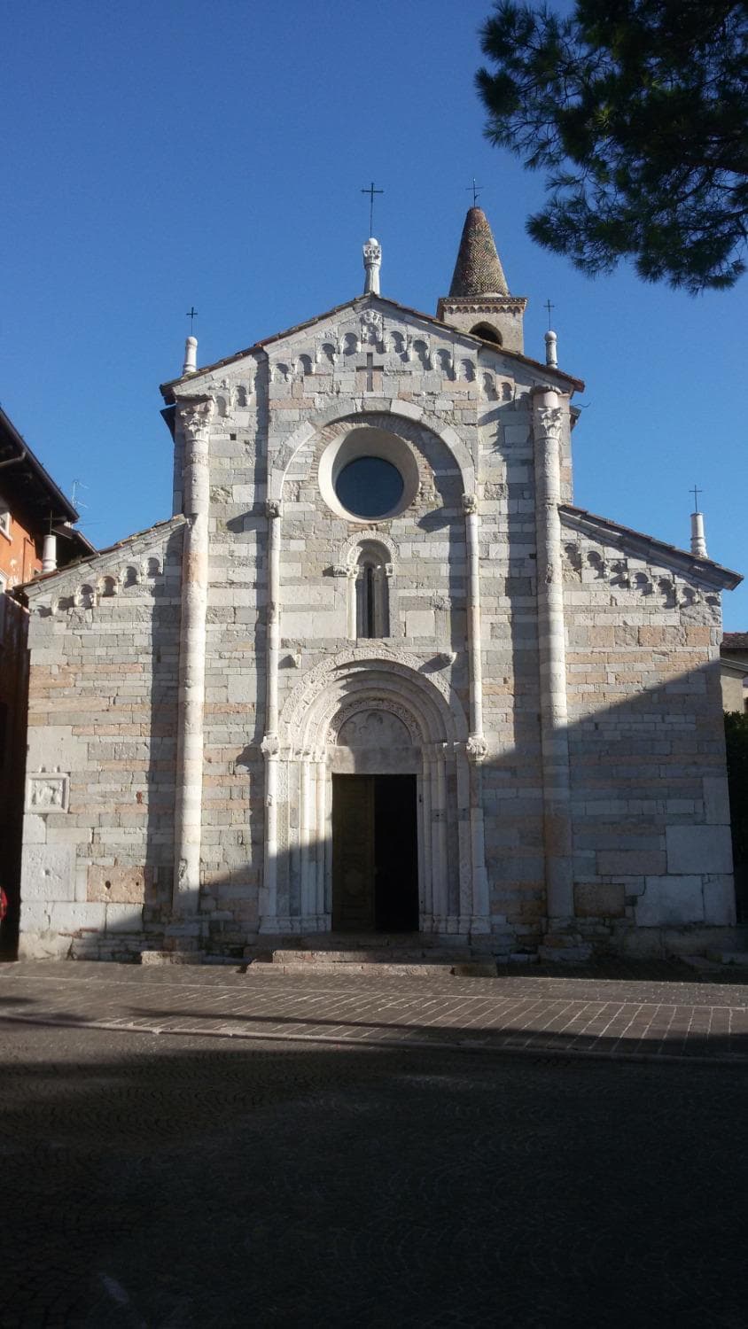 Facciata semplice ma notevole