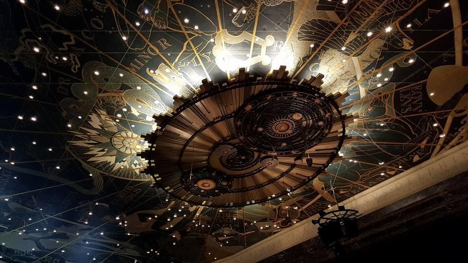 Picture of the ceiling of the Forum Auditorium