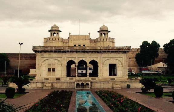 Roshnai Gate