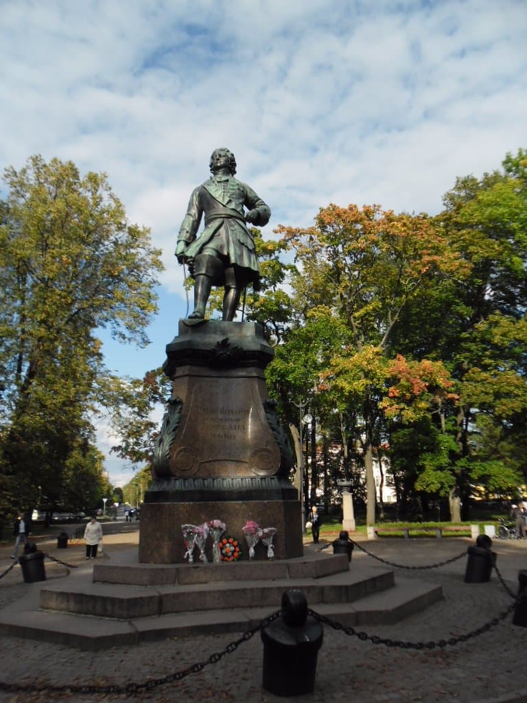 Памятник Петру в Кронштадте.