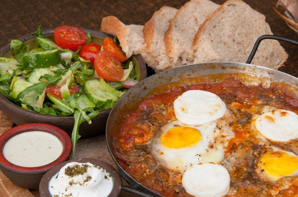 Tmol Shilshom's famous shakshuka