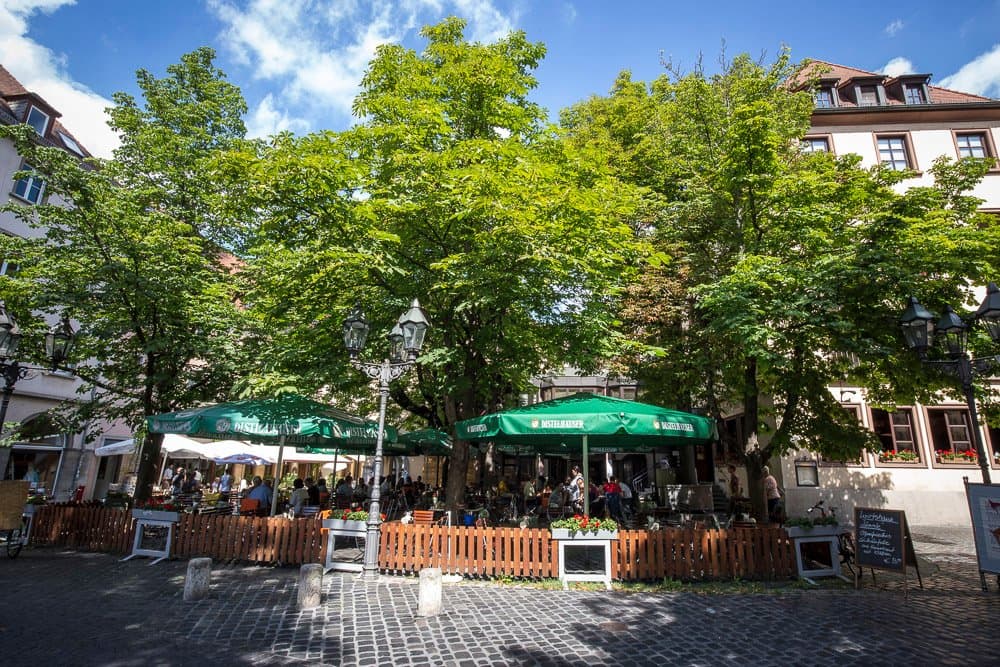 Biergarten direkt an der Marienkapelle
