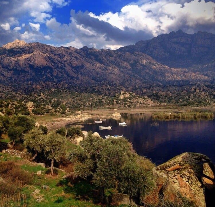 Söke yolu üzerinden geçip göl kenarında duruyorsanız bafa gölüne uğradım demeyin.Kapıkırı köyüne