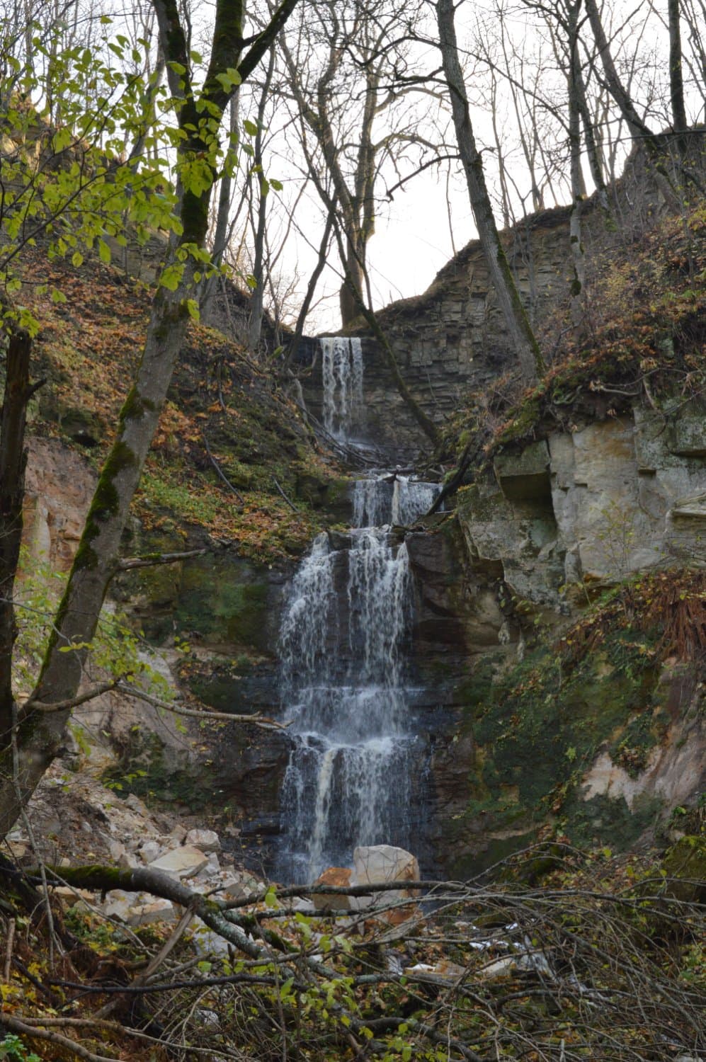 saka cliff waterfall