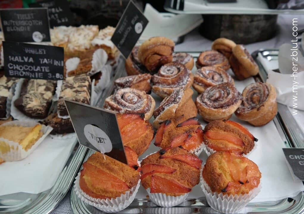 Independent Boutiques & Bookstores