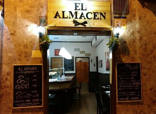Local acogedor, donde disfrutar de un picoteo, vinos, carnes y empanadas Argentinas.