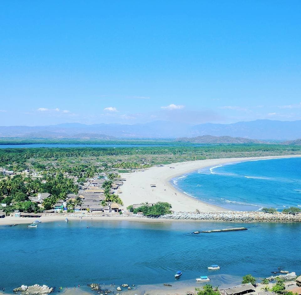 Lugar donde se encuentran la laguna y el mar. Vista desde el faro