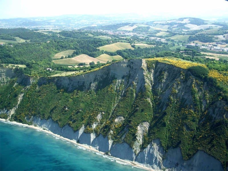 pezzo di costa del monte San Bartolo Pesaro