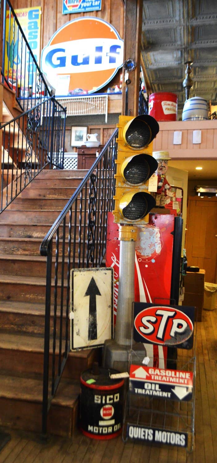 Handicrafts and Florentine Antiques