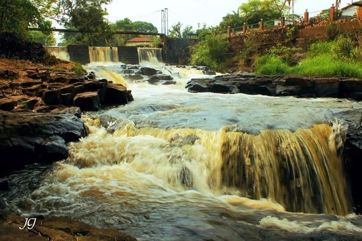 Cachoeira do funil com  barragem ao fundo - Parque dos Saltos - foto: Jean Carlo de Jesus