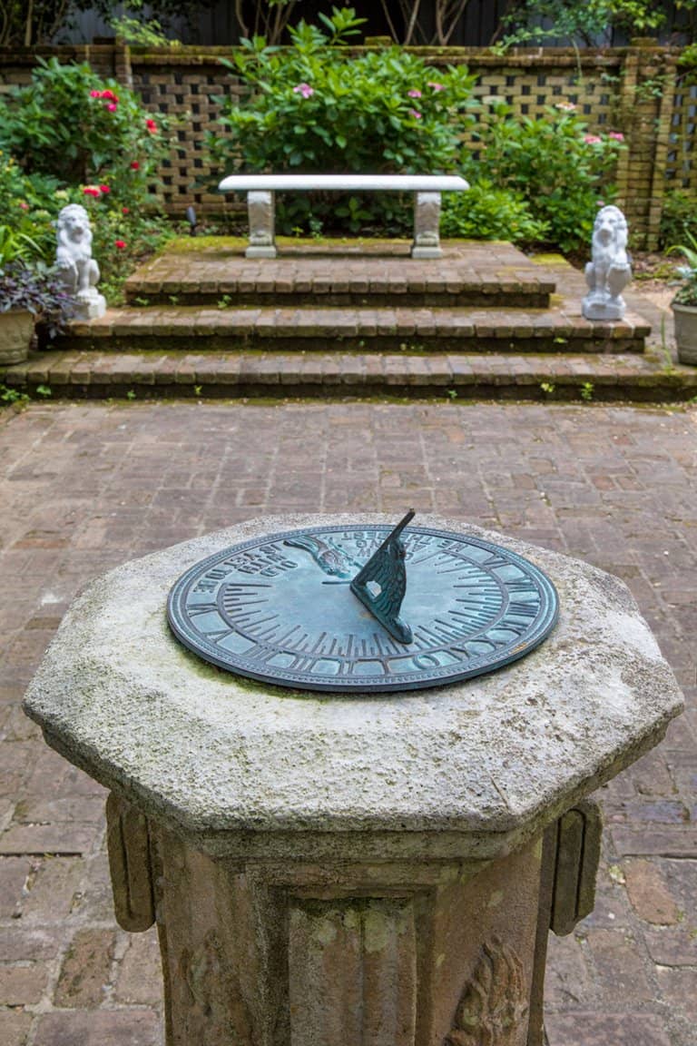 Queen Elizabeth and Virginia Dare Statue