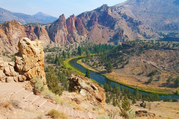 smith rock with the crooked river in central oregon