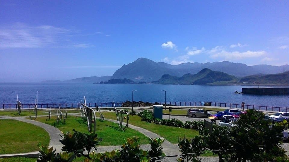 綠地山與海