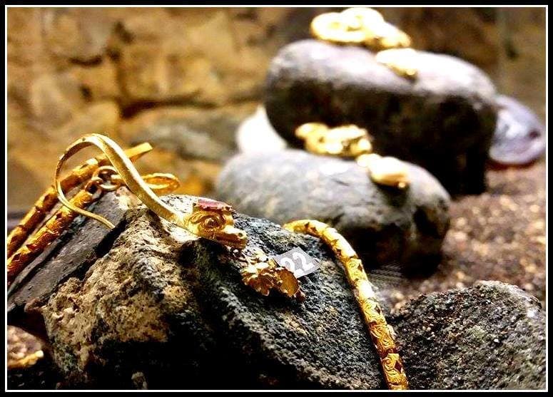 gioielli di finissima fattura ritrovati nel relitto