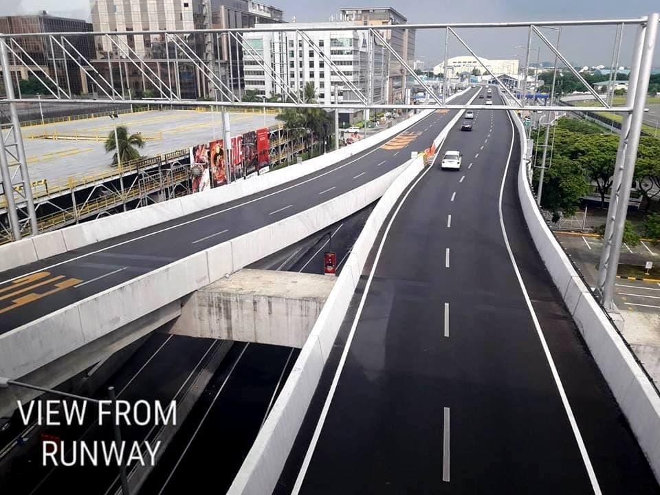 View of the hi-way from the Runway Bridge Manila