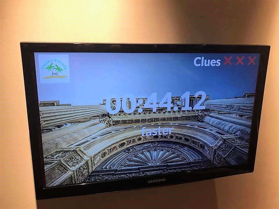 Seven 14-year-olds escaped Museum Heist room with 44 seconds to spare