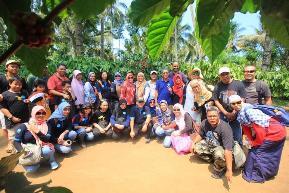 People's coffee plantations initiated by HIDORA since 2015 have become an education tourism.