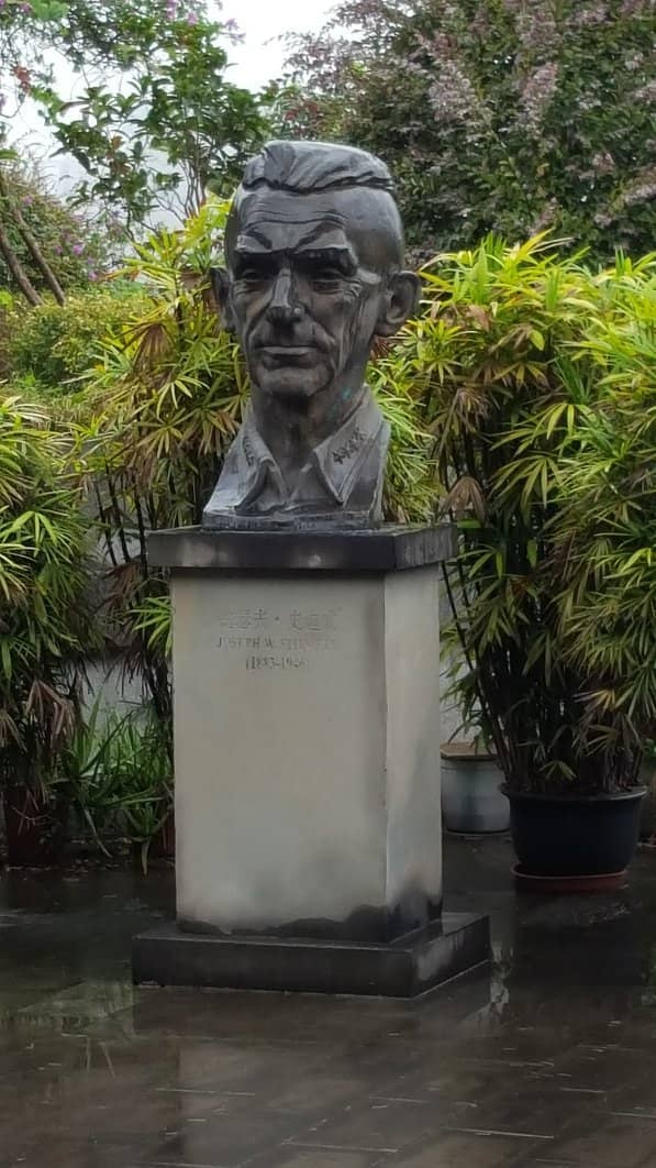 Bilingual Historical Displays