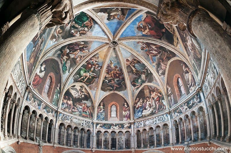 La cupola affrescata dal Guercino tra il 1626 e il 1627, visitabile per ammirare i dipinti